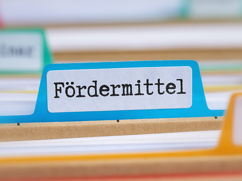 Akten mit der Beschriftung Fördermittel